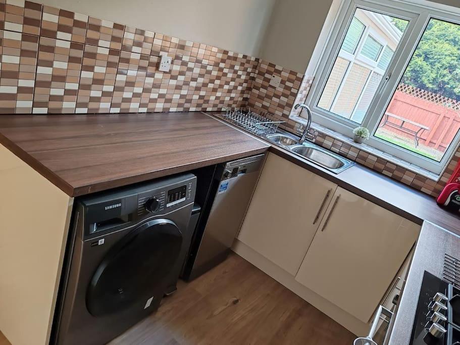 Modern Living In Hull Villa Kingston upon Hull Exterior photo